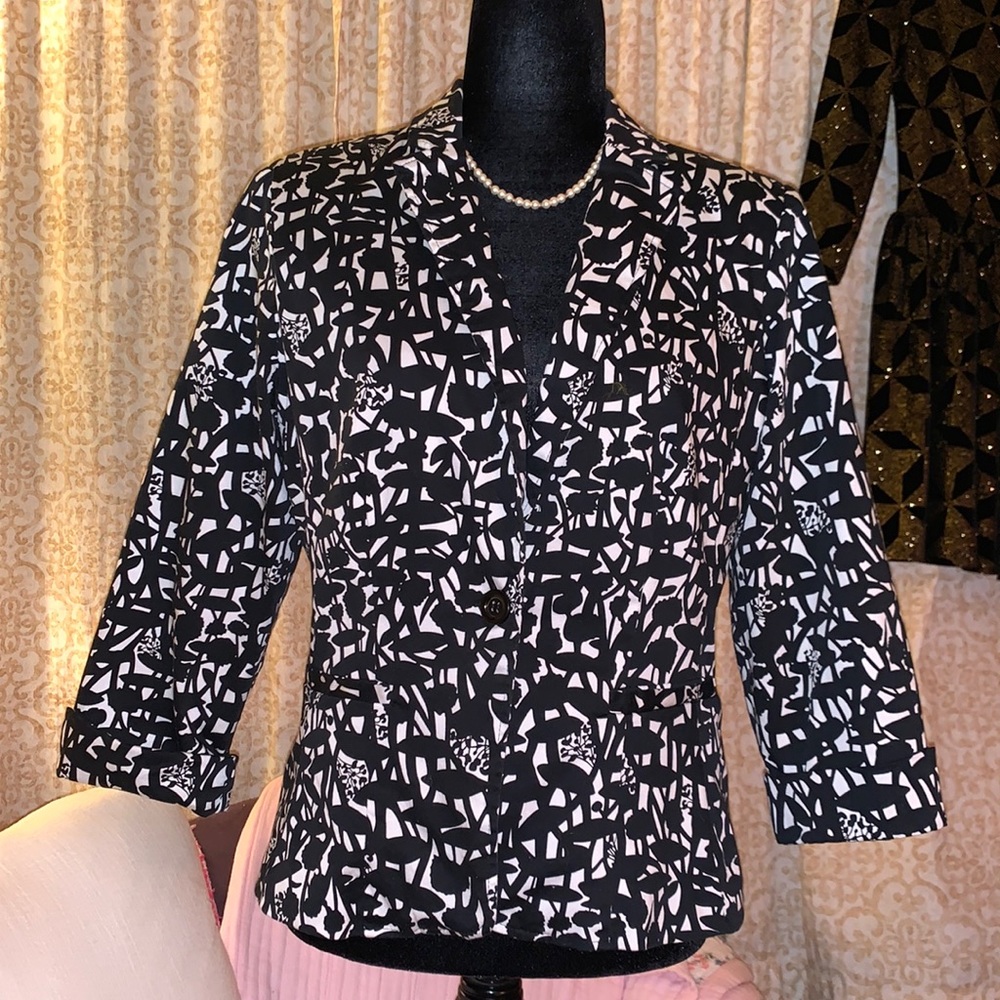 Covington Size M Black and White Blazer